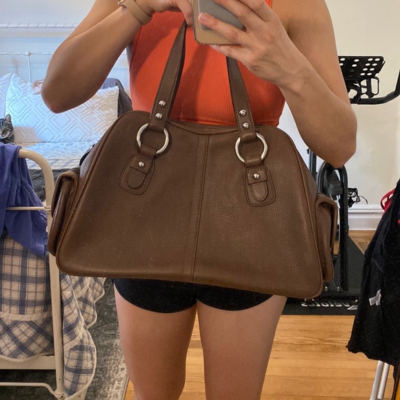 Banana republic women’s leather long shoulder bag. Great for travel! - Picture 6 of 8